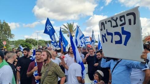 המפגינים בשדה תימן, שלשום, צילום: יריב כץ