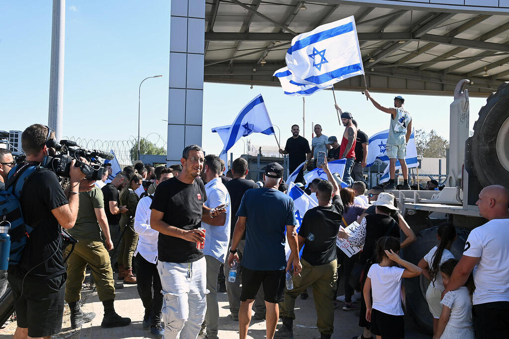 המהומות בבסיס שדה תימן ביום שני