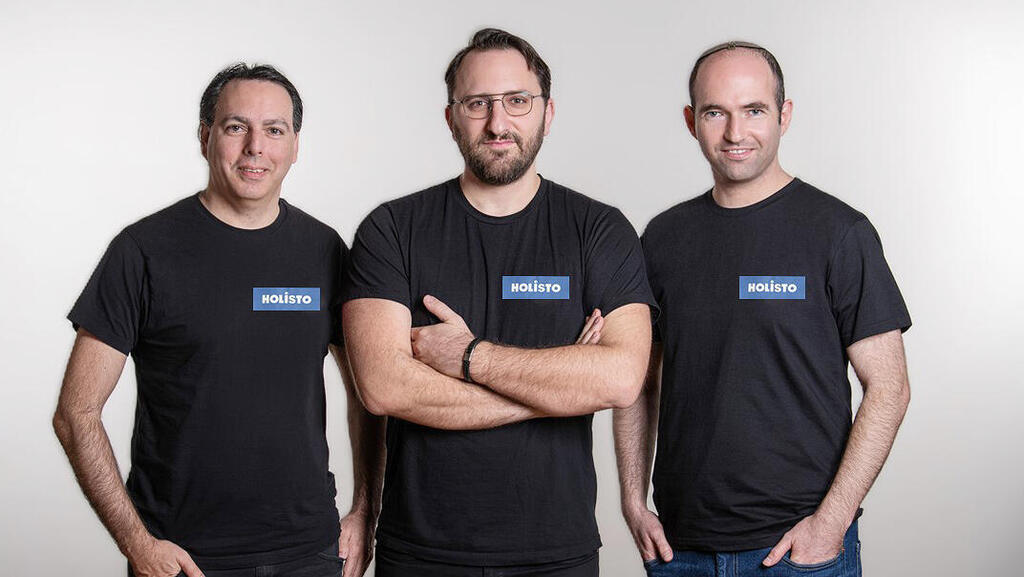 מימין סמנכ"ל מוצר ופיתוח אבי וורצל מנכ"ל ערן שוסט סמנכ"ל מחקר שי הורוביץ חברת הוליסטו 