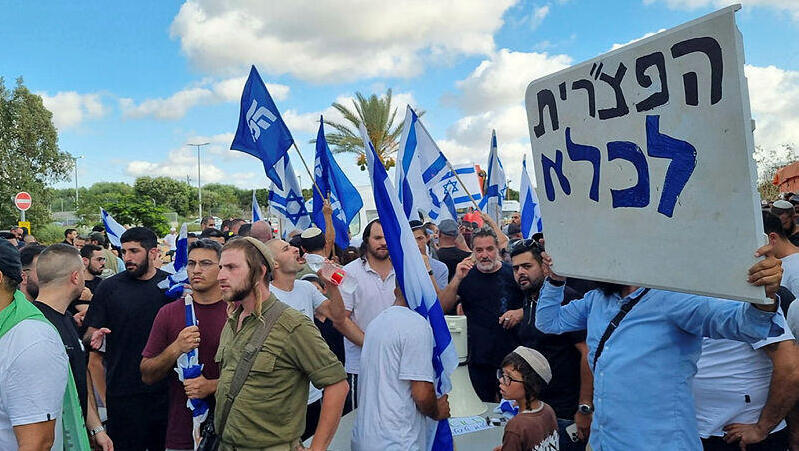 ההפיכה המשטרית חוזרת בחסות שיח השקר והבריונות, ועדיין ניתנת לסיכול