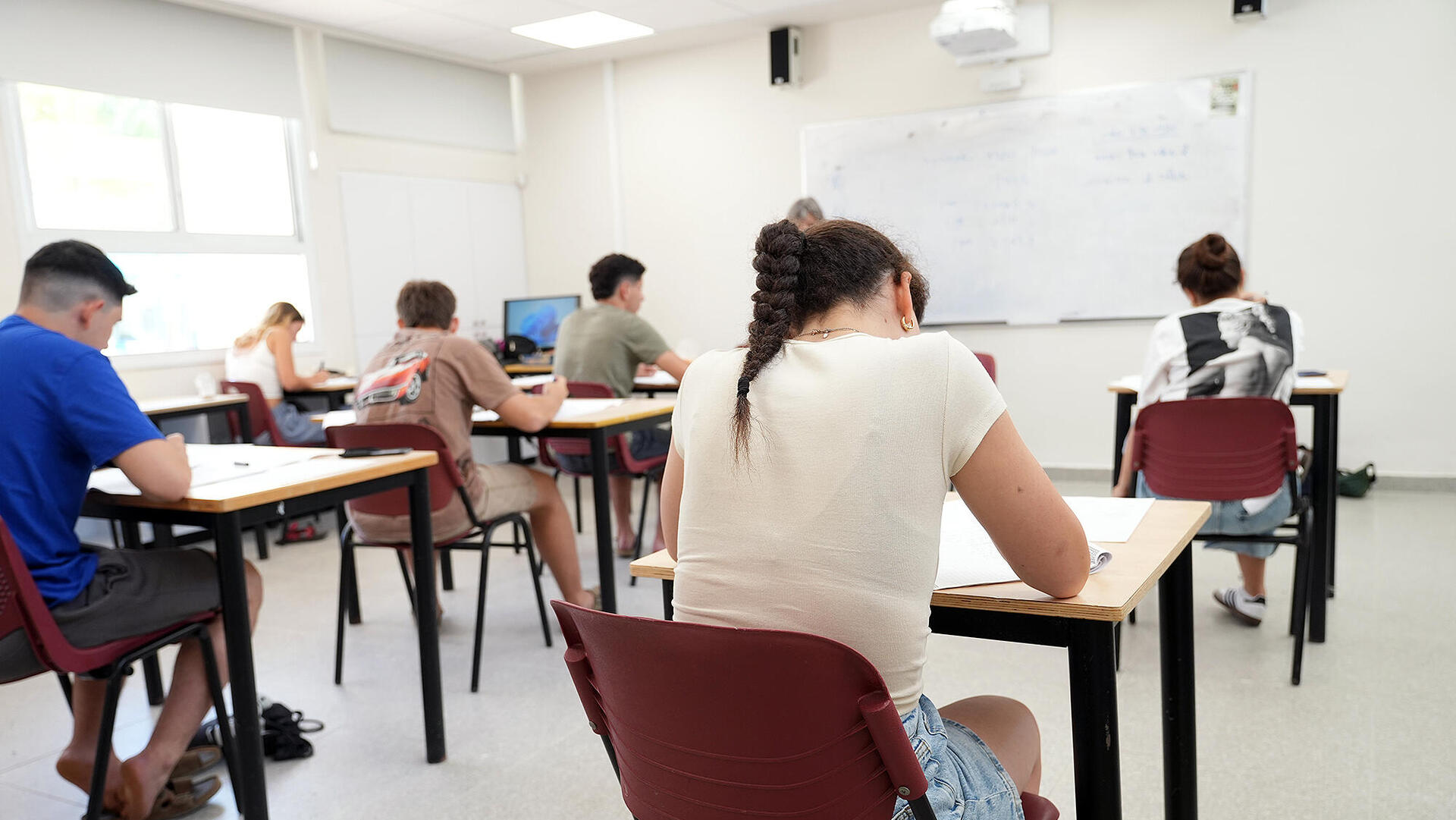 תלמידים בבחינת בגרות בסוף מאי בתיכון נופי הבשור של מועצת אשכול