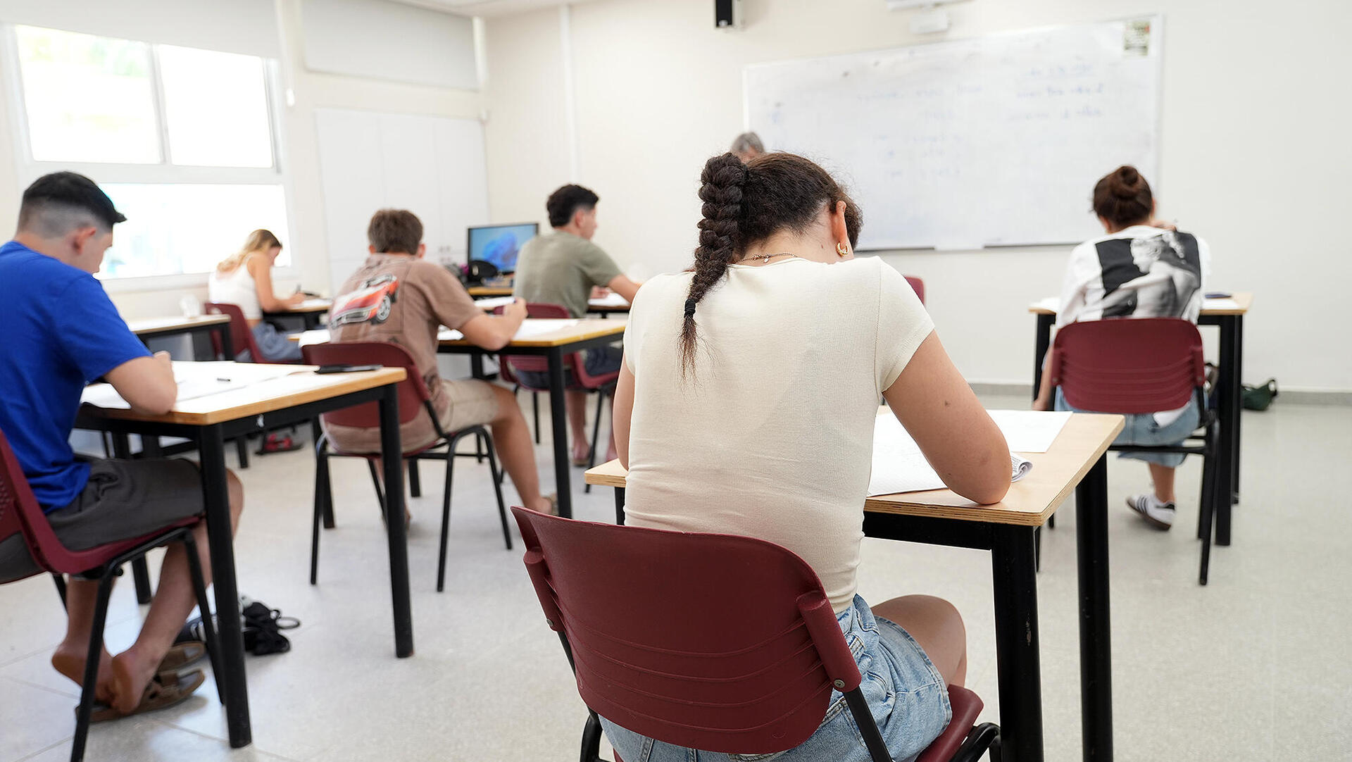 תלמידים בבחינת בגרות בסוף מאי בתיכון נופי הבשור של מועצת אשכול