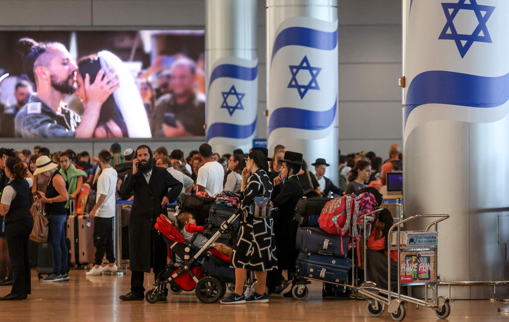 עומס בנתב"ג בשבוע שעבר. "אנשים נתקעו בחו"ל כי החברות הזרות הלכו מפה. זאת אינדיקציה לחשיבות התמיכה בחברות ישראליות"