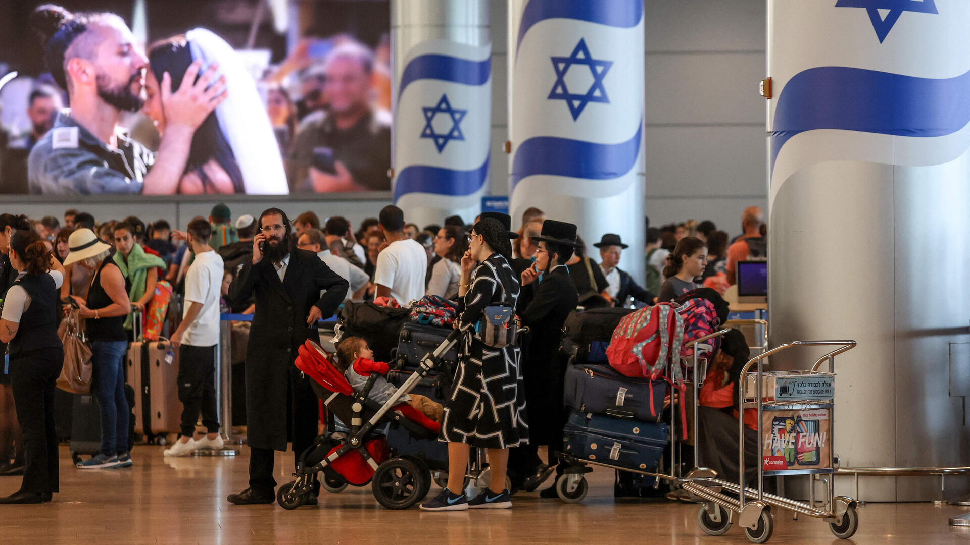 עומס בנתב"ג בשבוע שעבר. "אנשים נתקעו בחו"ל כי החברות הזרות הלכו מפה. זאת אינדיקציה לחשיבות התמיכה בחברות ישראליות"