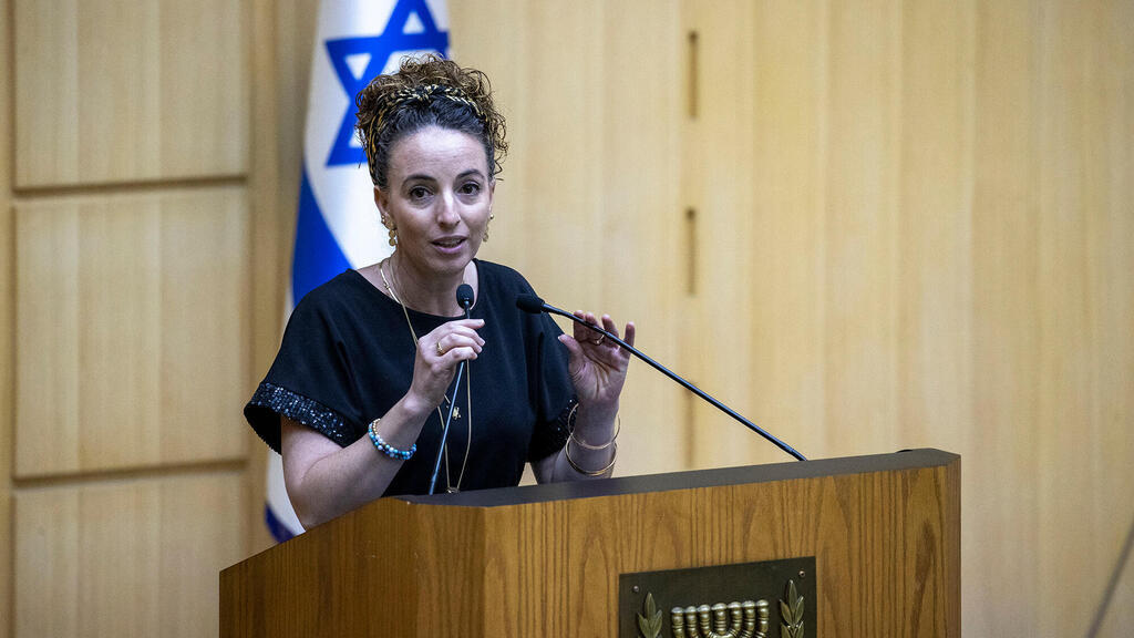 עידית סילמן. הגנה על הביריון בגאווה (צילום: עמית שאבי) עידית סילמן השרה להגנת הסביבה