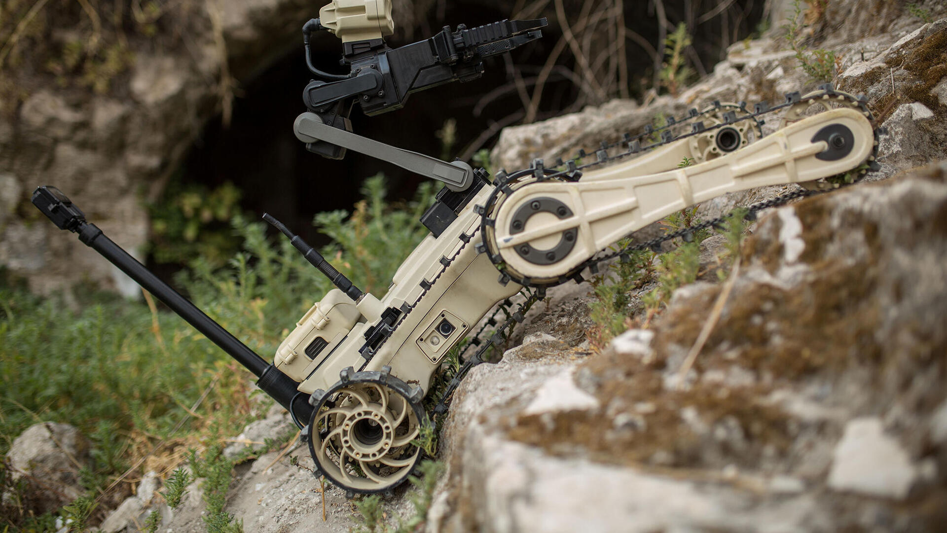  רובוט MTGR  Micro Tactical Ground Robot של Roboteam דיפנס שמשמש את צה"ל במנהרות חמאס כדי לשלול נוכחות מטעני חבלה