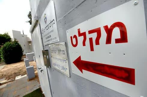 מקלט ציבורי (צילום: קובי קואנקס) מקלט ציבורי 1