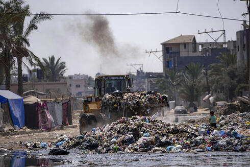 דיר אל-בלח, אתמול, צילום: AP Photo/Abdel Kareem Hana