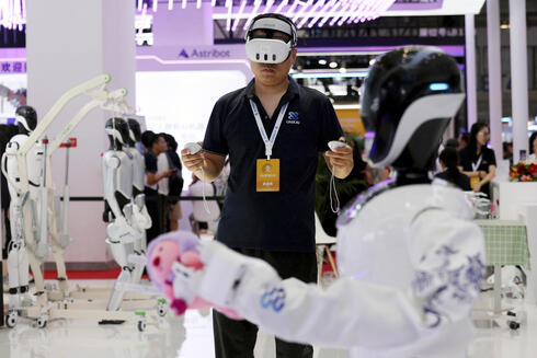 A UnixAI robot at the robotics conference in Beijing. 