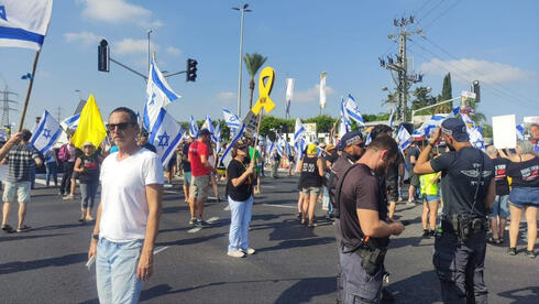 מפגינים בצומת רעננה מרכז,  