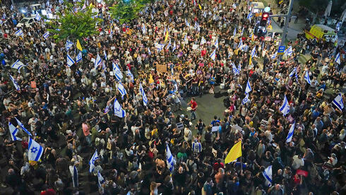 אלפים הפגינו בת"א; הבית הלבן: "ההצעה ממאי כוללת נסיגה גם מפילדלפי"