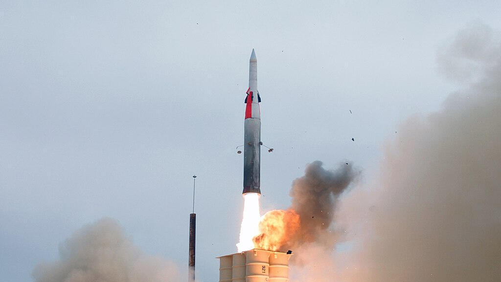 הקברניט שכבות הגנה יירוט חץ טילים 10