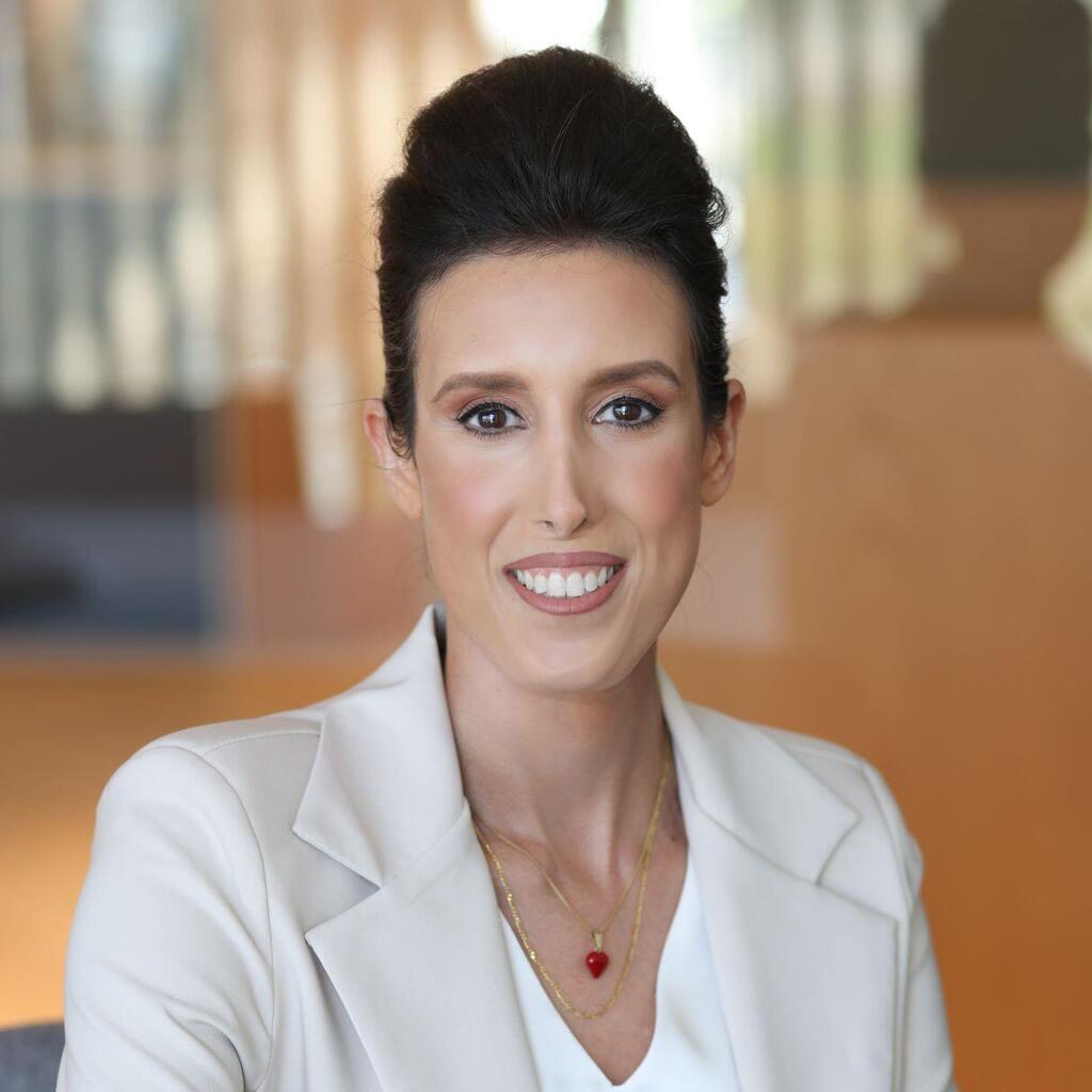 מעין שחר (צילום: Q Elite Beauty) מעין שחר UST Spark