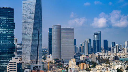 צילום: borisbelenky / Adobe Stock מטה התכנון הלאומי מקדם הקלות לעידוד בנייה לגובה; נציב הכבאות הארצי - "מסכנים חיי אדם"