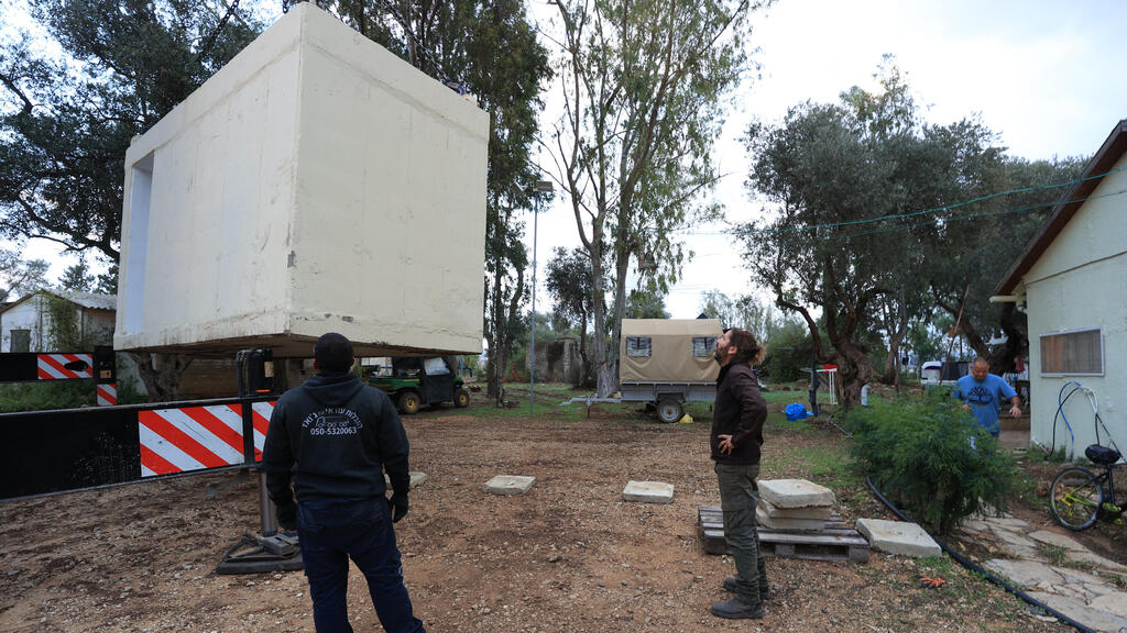 הצבת מיגונית ב יישובי קו העימות 6.12.23