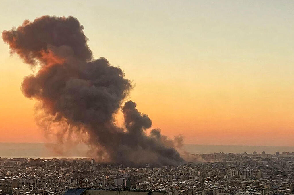 פטריית עשן מעל ביירות לאחר שצה"ל תקף את מפקדת חיזבאללה בדאחייה