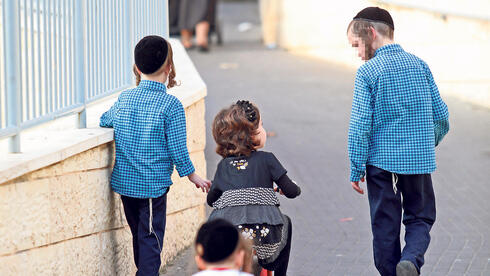 צילום: דנה קופל משרד הבריאות ישלם לעסקנים חרדיים 50 שקלים על כל פעוט חרדי שיחוסן