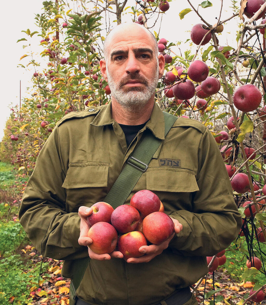 אסף שוורץ מנהל המטעים של יראון