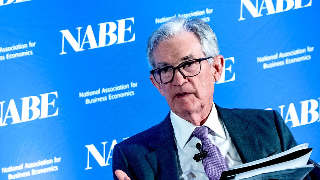 יו"ר הפד ג'רום פאוול (צילום: בלומברג) יו"ר הפדרל ריזרב ג'רום פאוול נואם בפני האגודה הלאומית לכלכלת עסקים