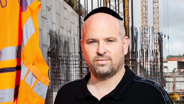 יקי לייסנר יזם נדלן חרדי מנכל חברת רייסדור על רקע אתר בניה ב יוזמתו ב שכונת רמת שלמה ב ירושלים