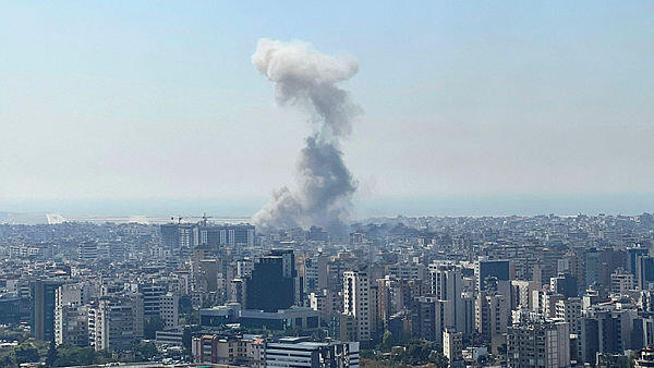 התקיפה הישראלית בדאחייה, היום, צילום: Mohammad ABOU AL AINAIN / AFP