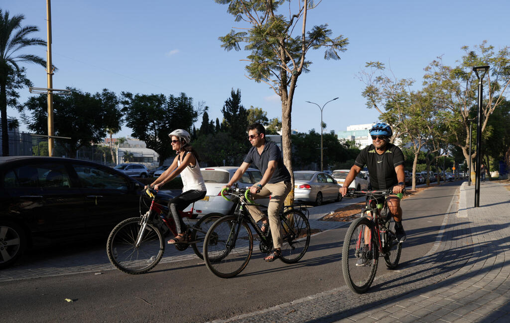 רוכבים על שביל אופניים ברחובות, בחודש שעבר. מלבד תל אביב, אין בישראל ערים מרושתות