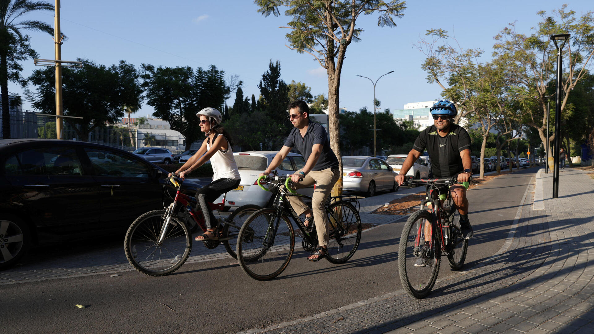 רוכבים על שביל אופניים ברחובות, בחודש שעבר. מלבד תל אביב, אין בישראל ערים מרושתות