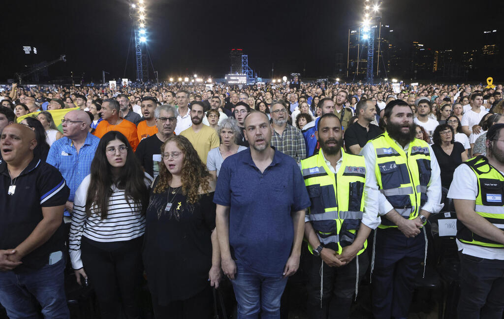 קהל בטקס הלאומי. ישראלים שונים הראו לא רק איך מתאבלים יחד, אלא גם איך חיים יחד