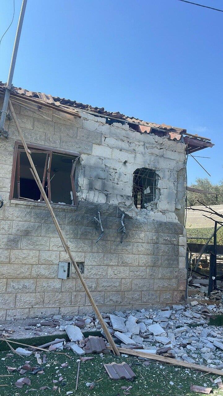 פגיעה רקטה מ לבנון ב בית ב מרגליות 10.10.24