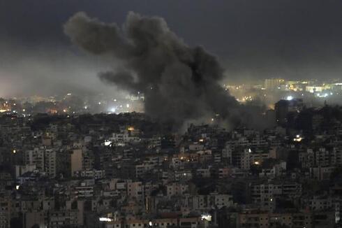 תקיפת צה"ל ברובע הדחייה, הערב, צילום: AP Photo/Hussein Malla