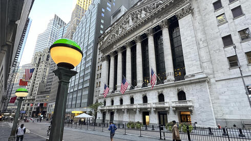 צילום: Peter Morgan / AP שיאים חדשים בבורסות בוול סטריט: דאו ג'ונס ננעל לראשונה מעל 49 אלף נקודות