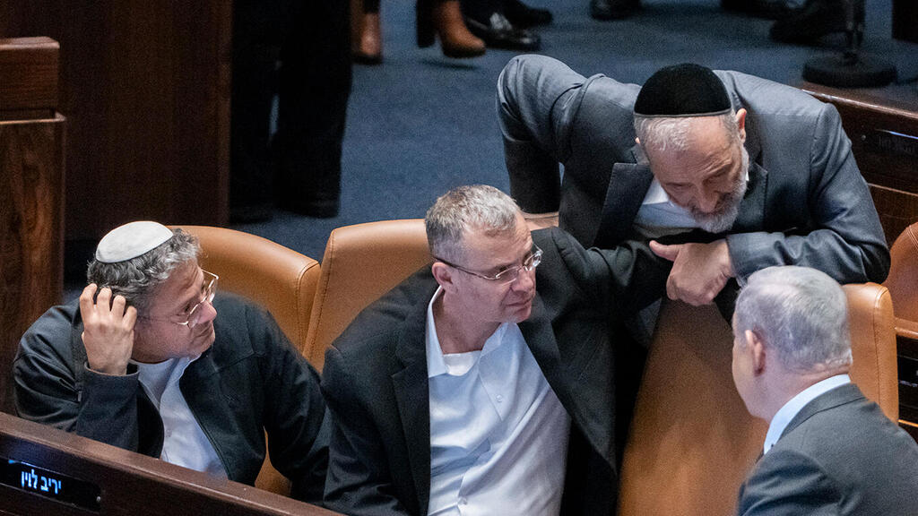 מימין ראש הממשלה בנימין נתניהו והשרים אריה דרעי יריב לוין איתמר בן גביר ו מאי גולן