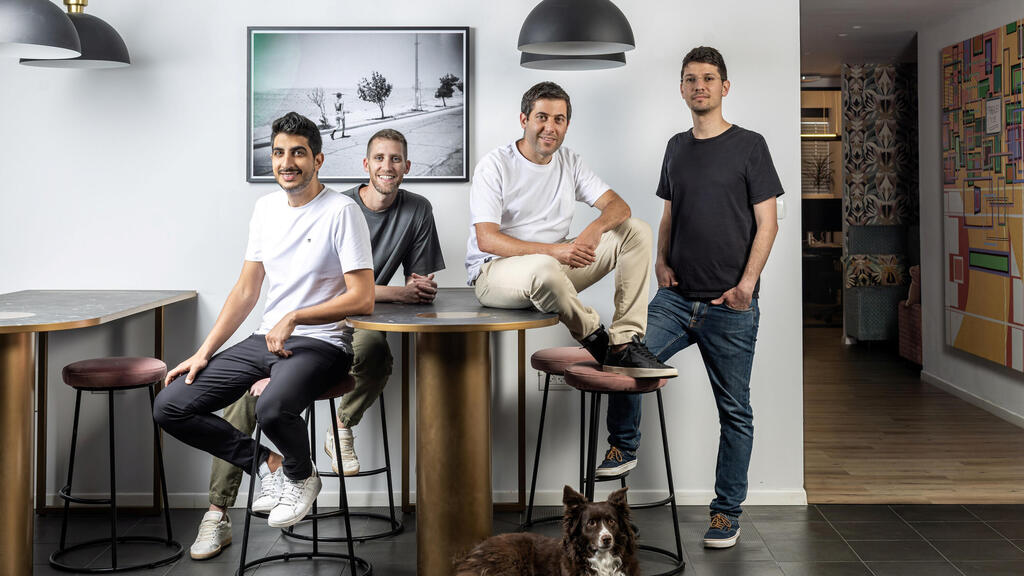 מייסדי Wiz וויז , מימין לשמאל: רועי רזניק , עמי לוטבק , אסף רפפורט ו ינון קוסטיקה