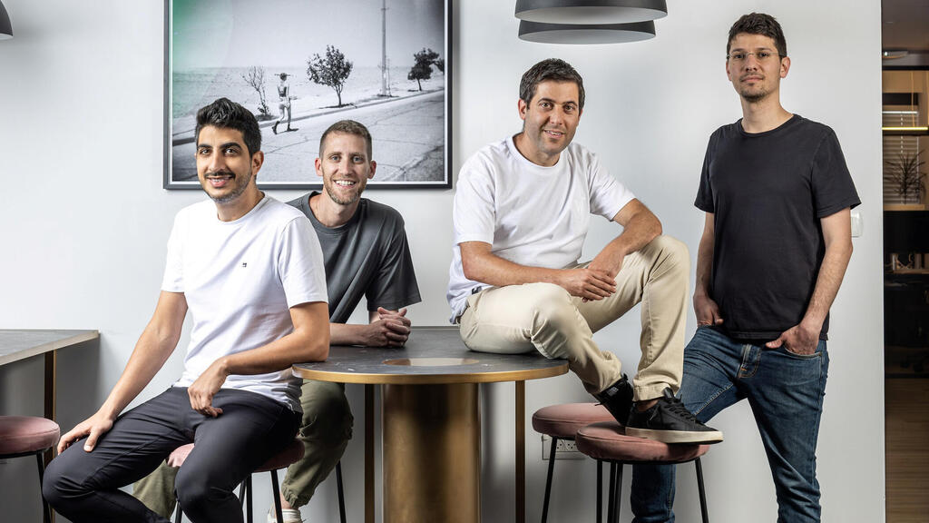 מייסדי Wiz וויז , מימין לשמאל: רועי רזניק , עמי לוטבק , אסף רפפורט ו ינון קוסטיקה