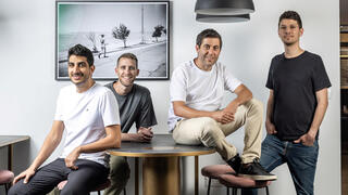 מייסדי Wiz וויז , מימין לשמאל: רועי רזניק , עמי לוטבק , אסף רפפורט ו ינון קוסטיקה