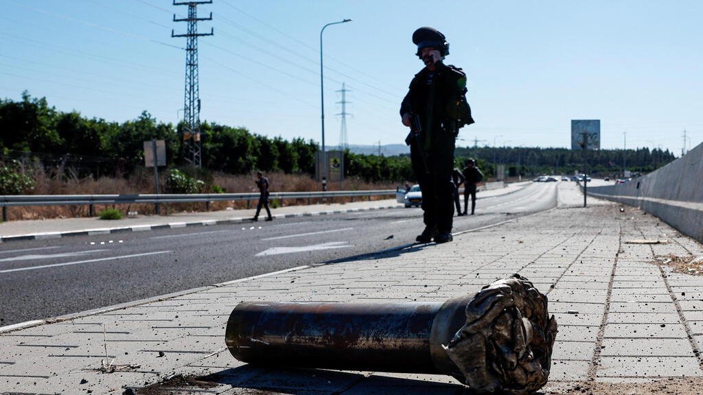 נפילת רקטה ליד נהריה (ארכיון) (צילום: REUTERS/Gonzalo Fuentes) נפילת רקטה ליד נהריה