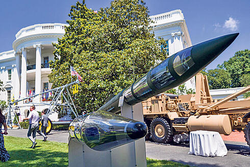 טילי יירוט של מערכת THAAD מוצגים ליד הבית הלבן. הגנה מאיראן, צילום: AP/ Alex Brandon