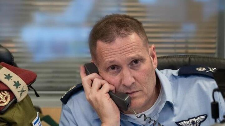 מפקד חיל האוויר, תומר בר (צילום: דובר צה"ל) הרמטכ"ל הרצי הלוי ומפקד חיל האוויר תומר בר הלילה תקיפה באיראן 26.10