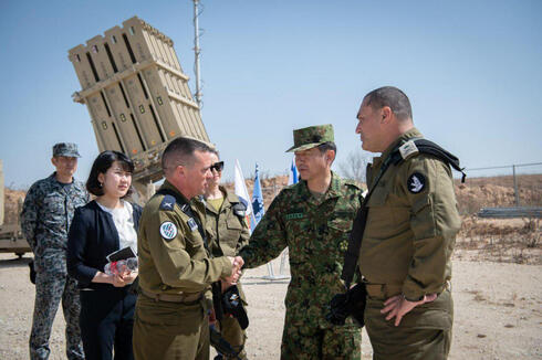 Kochav with the Chief of Staff of the Japanese Army Koji Yamazaki visiting the Iron Dome battery in 2019. 