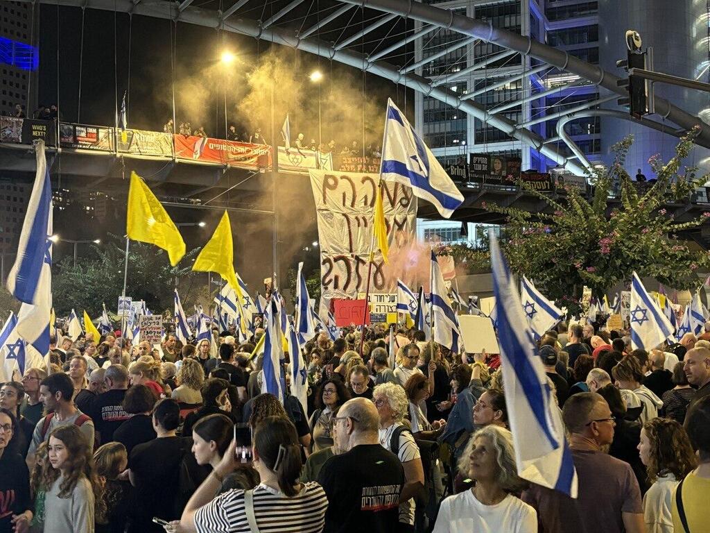 המחאה בתל אביב, הערב. "גניבת דעת של מדינה שלמה"