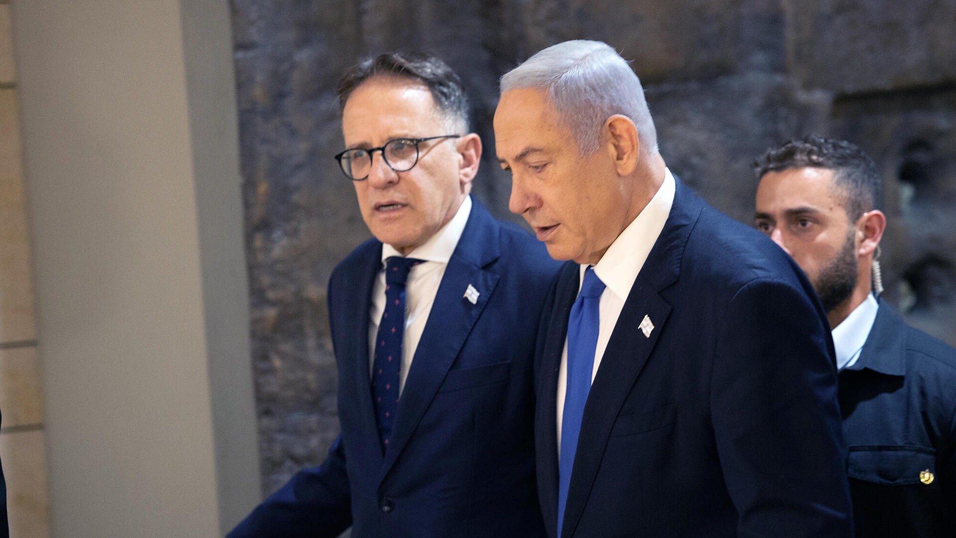 מימין בנימין נתניהו ראש הממשלה צחי ברוורמן ראש סגל של ראש הממשלה