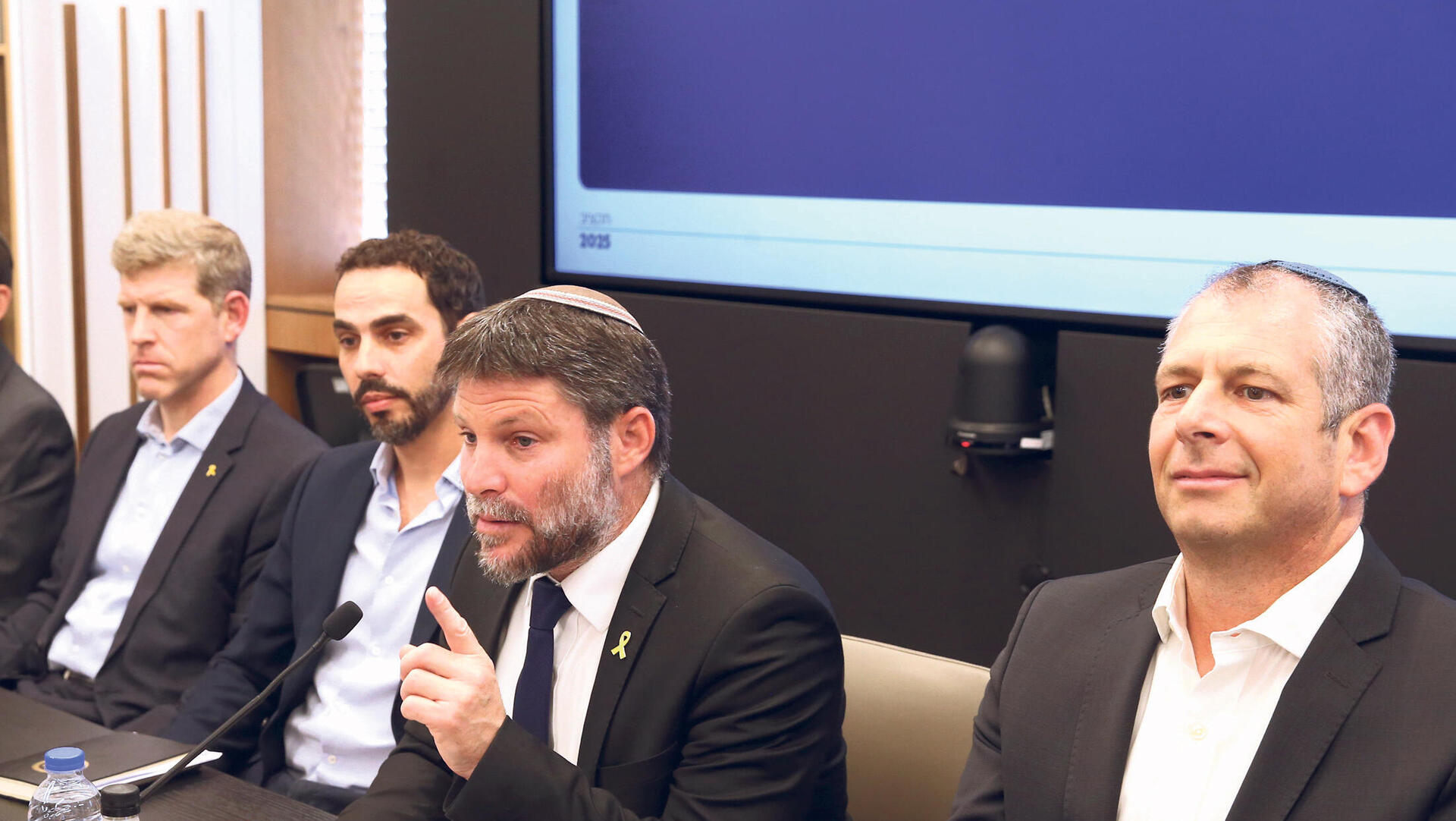 צמרת משרד האוצר המנכ"ל שלומי הייזלר , השר בצלאל סמוטריץ' , הממונה על התקציבים יוגב גרדוס החשכ"ל יהלי רוטנברג ו הכלכלן הראשי שמואל אברמזון