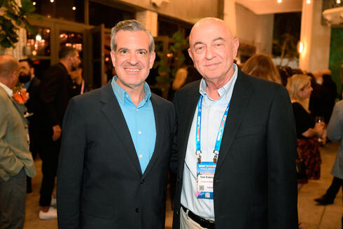 Miami Beach Mayor Steven Meiner<span style="font-weight: normal;"> (left) </span>and Calcalist Publisher Yoel Esteron 