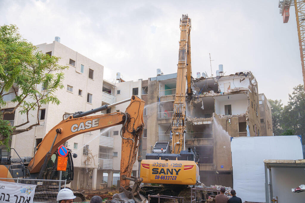 הריסת הבניינים הישנים ב"מתחם אלתרמן", תל אביב