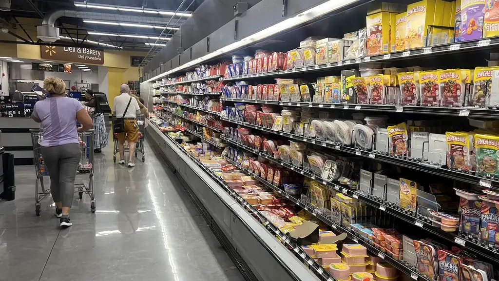 סופרמרקט במיאמי (צילום: Joe Raedle/Getty) סופרמרקט מיאמי ארה"ב קניות אינפלציה מדד המחירים