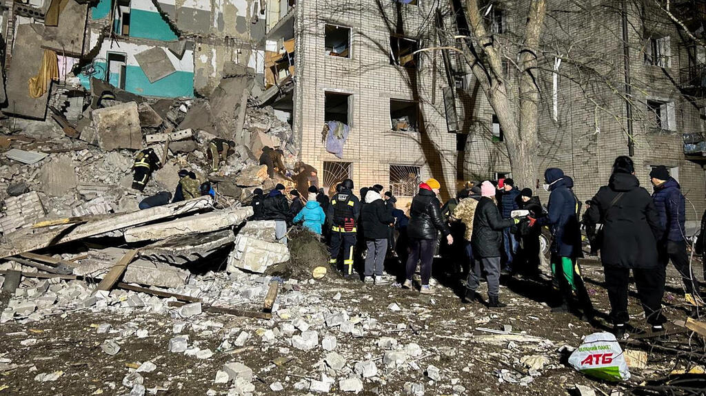 זירת מתקפה של רוסיה באוקראינה (צילום: Press service of the State Emergency Service of Ukraine in Sumy region/Handout via REUTERS) זירת מתקפת כטב"ם של רוסיה במחוז סומי ב אוקראינה