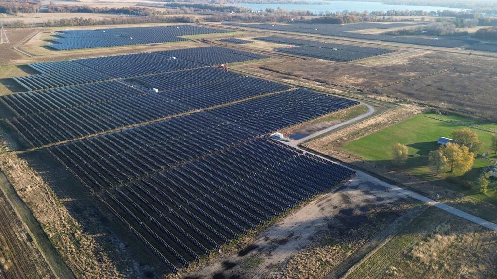 שדה סולארי של דוראל במדינת אינדיאנה ארה"ב (צילום: דוראל) דוראל שדה סולארי במדינת אינדיאנה ארה"ב