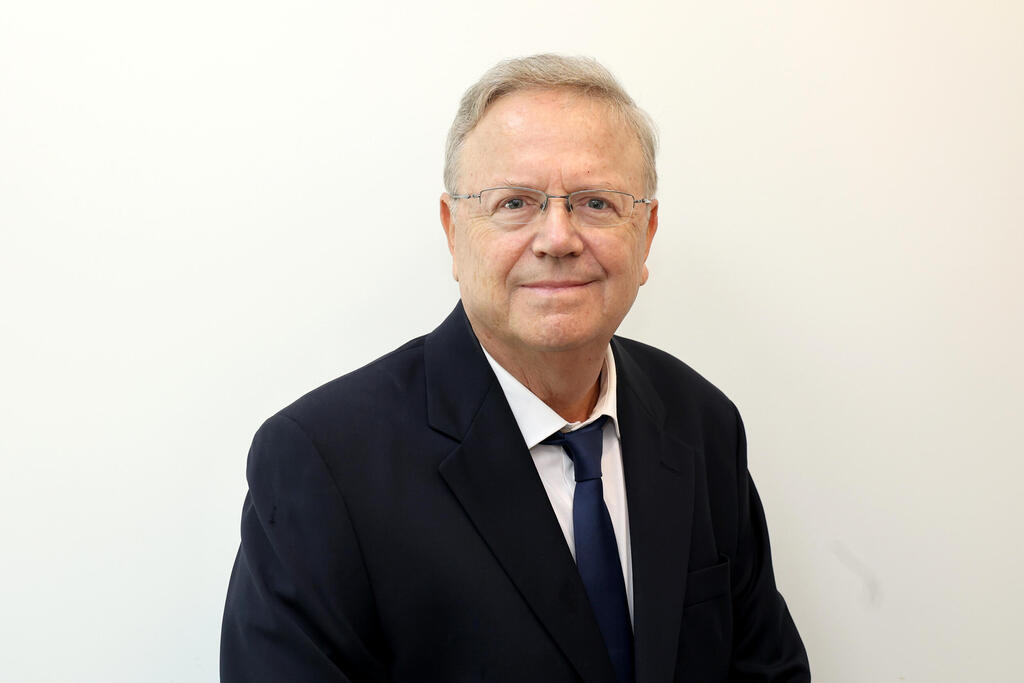 עו"ד דניאל ארנסט השופט בדימוס