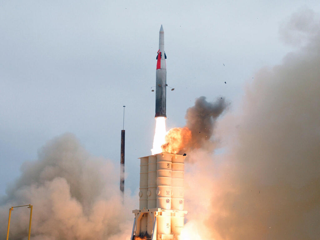 שיגור של טיל חץ