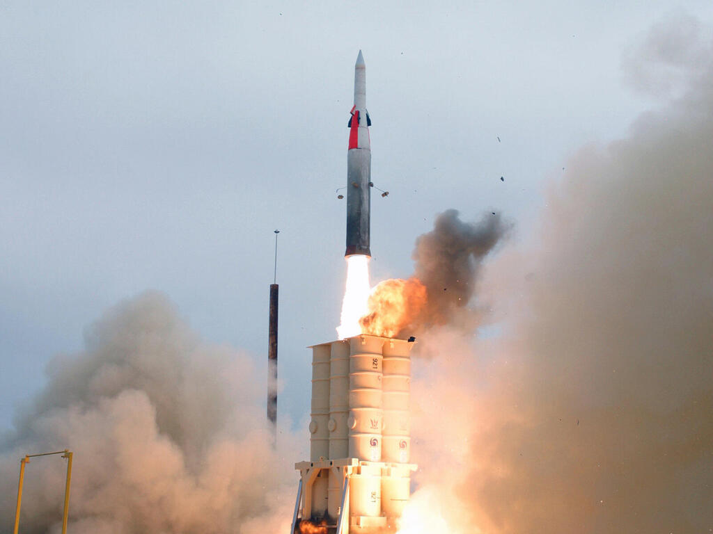 שיגור של טיל חץ